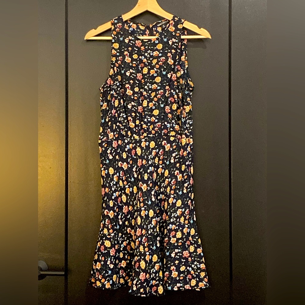 J.Crew Mercantile sz 4 sleeveless floral dress in navy/multi; back-zip & button